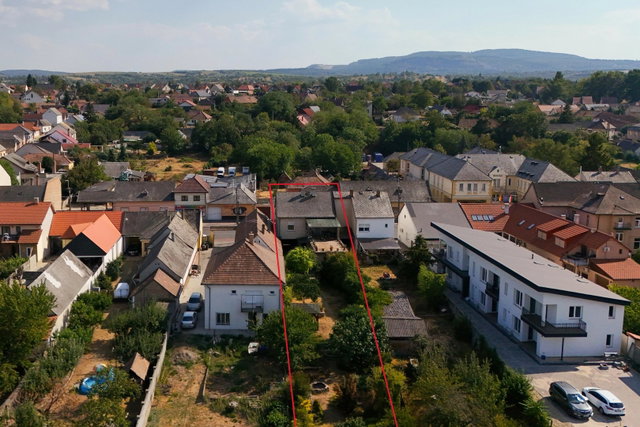 Eladó ikerház, Nyergesújfaluban 69.5 M Ft, 3+1 szobás