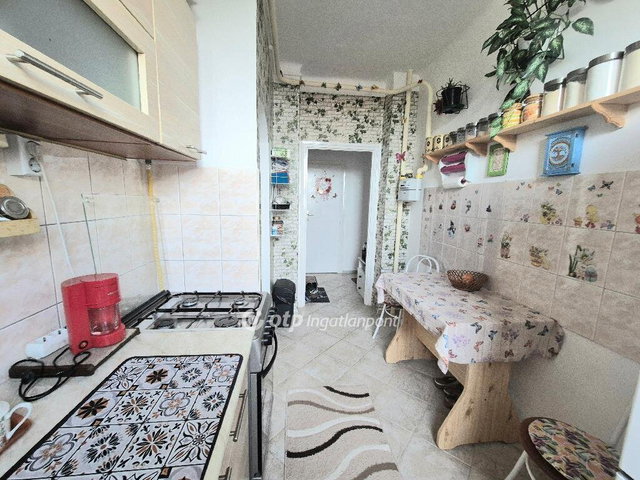 Eladó téglalakás, Dunaújvárosban 32 M Ft, 1+1 szobás