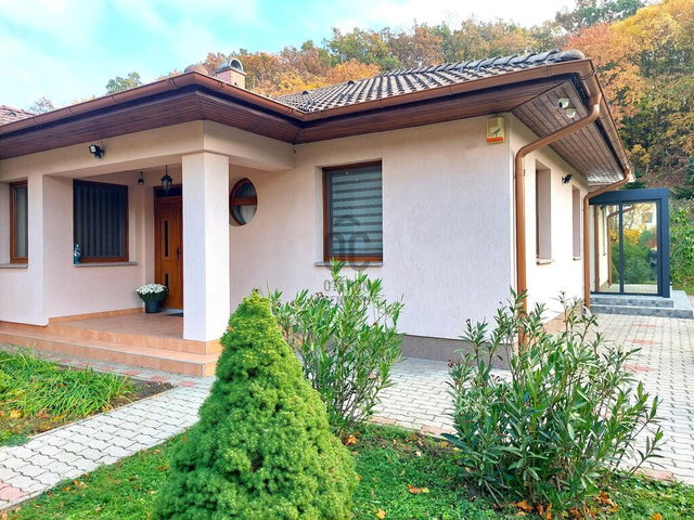 Eladó családi ház, Balatonföldváron 269.9 M Ft, 3 szobás