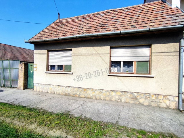 Eladó családi ház, Mohácson 32 M Ft, 4 szobás