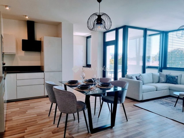 Kiadó téglalakás, albérlet, Tatán 430 E Ft / hó, 4 szobás