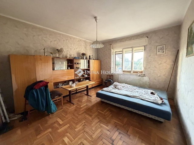 Eladó családi ház, Komáromban 42.9 M Ft, 2 szobás