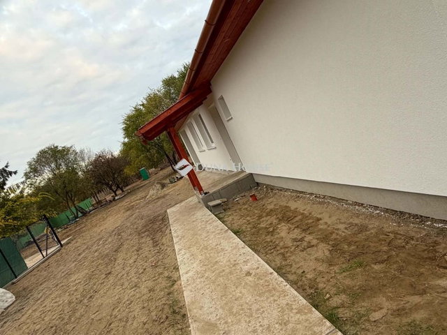 Eladó családi ház, Nyáregyházán 74.99 M Ft, 4 szobás