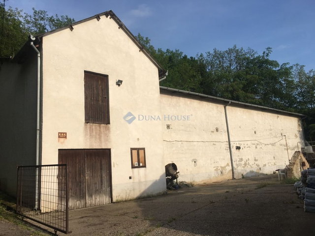Kiadó telek, Keszün, Petőfi utcában 300 E Ft / hó