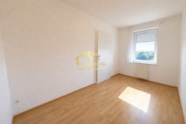 Eladó téglalakás, Lábatlanon, Rákóczi Ferenc úton 43 M Ft