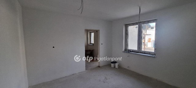 Eladó téglalakás, Cegléden 21 M Ft, 1 szobás