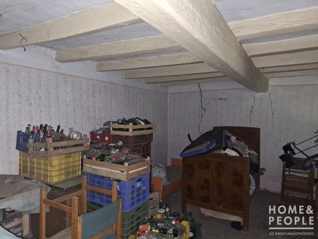 Eladó családi ház, Szatymazon 16.2 M Ft, 1 szobás