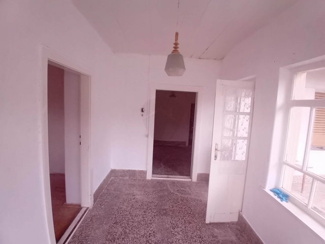 Eladó családi ház, Úrin 36.5 M Ft, 3 szobás