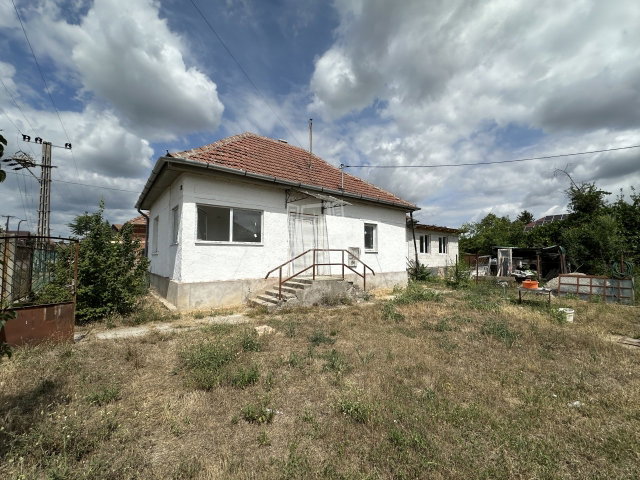 Eladó családi ház, Tápiószecsőn 69.9 M Ft, 3 szobás