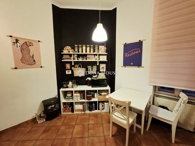 Eladó téglalakás, Budapesten, VI. kerületben 65 M Ft, 1 szobás