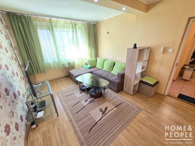 Eladó téglalakás, Szegeden 44 M Ft, 1+1 szobás