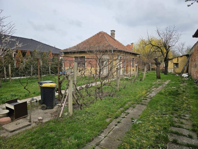 Eladó családi ház, Szolnokon, Városmajor úton 35 M Ft, 2 szobás