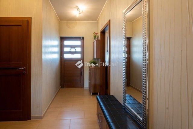 Eladó családi ház, Kecskeméten 330 M Ft, 5 szobás