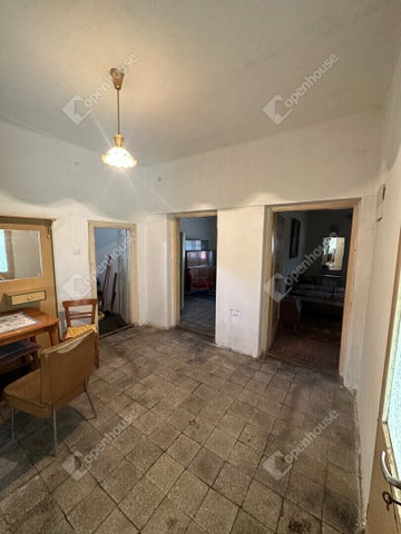 Eladó családi ház, Kamondon 13.5 M Ft, 2 szobás