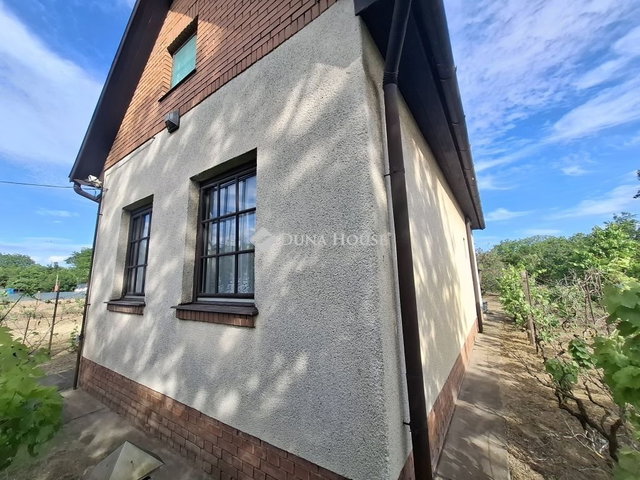 Eladó családi ház, Kiskunfélegyházán 28 M Ft, 3 szobás
