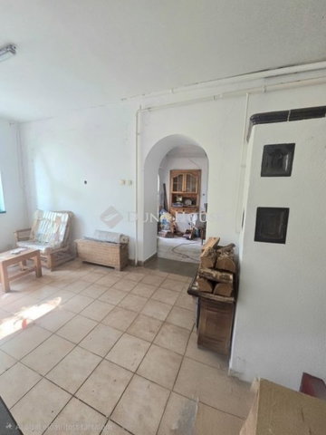 Eladó családi ház, Garén 48.99 M Ft, 3 szobás
