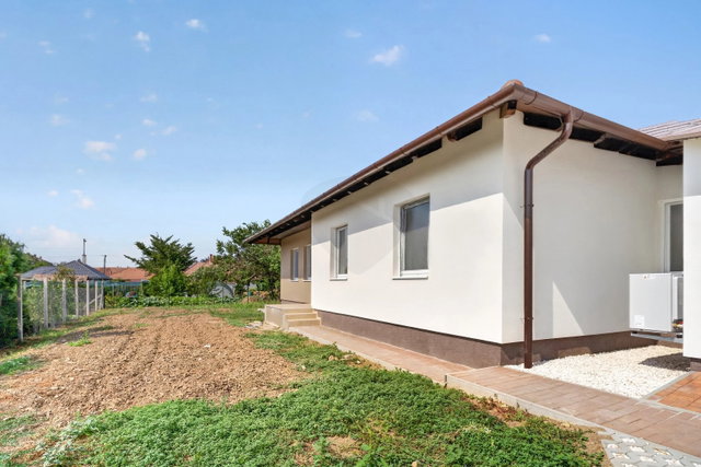 Eladó ikerház, Kartalon 95.99 M Ft, 1+3 szobás