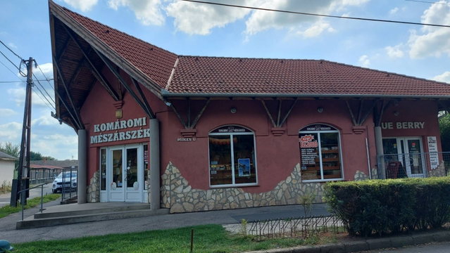 Eladó üzlethelyiség, Kisújszálláson 106 M Ft