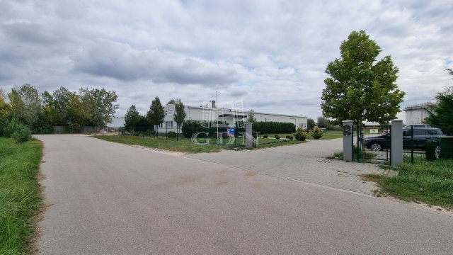 Eladó ipari ingatlan, Székesfehérvárott 230 M Ft