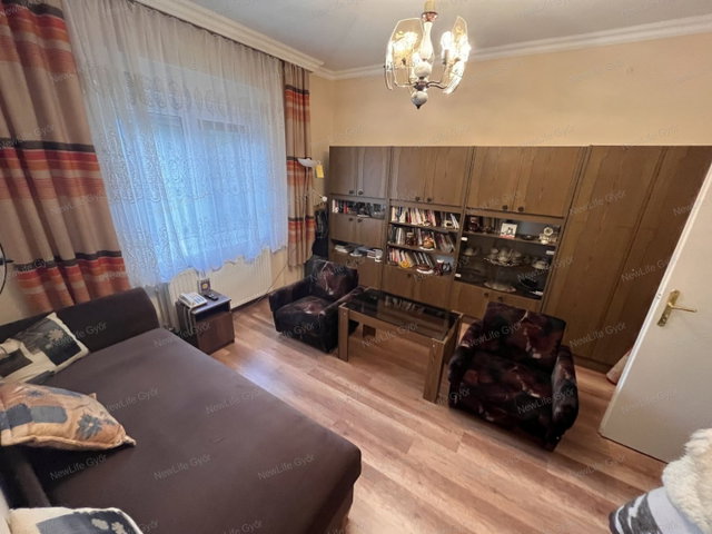 Eladó családi ház, Győrött 84.99 M Ft, 4+1 szobás