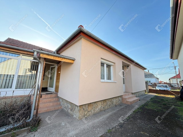 Eladó családi ház, Győrött 69.999 M Ft, 3 szobás
