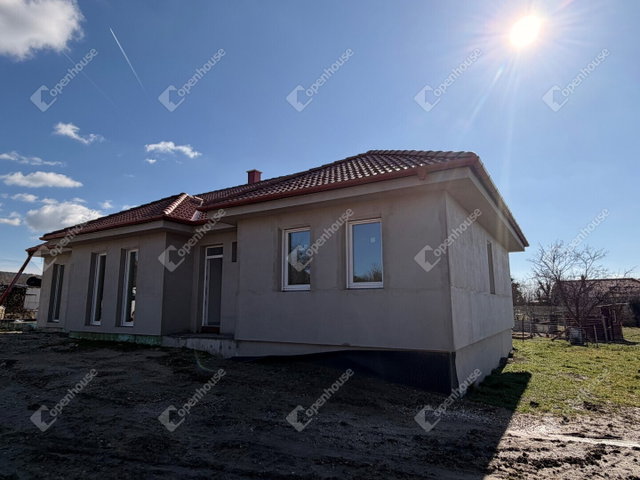 Eladó családi ház, Gyenesdiáson 135 M Ft, 4 szobás