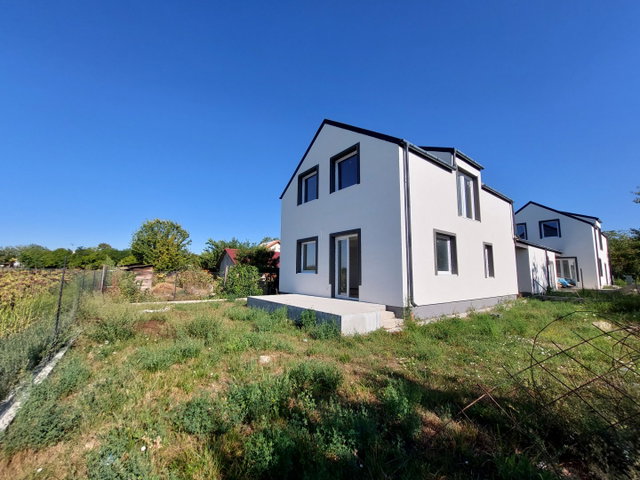 Eladó ikerház, Szigetszentmártonban 88.9 M Ft, 5+1 szobás