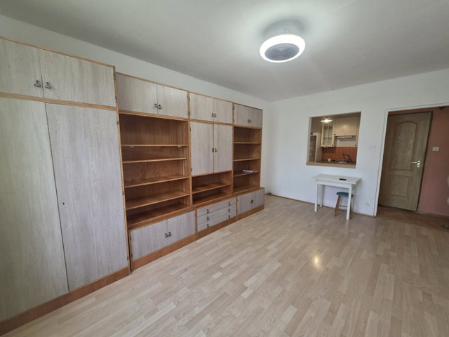 Kiadó panellakás, albérlet, XV. kerületben, Nyírpalota úton