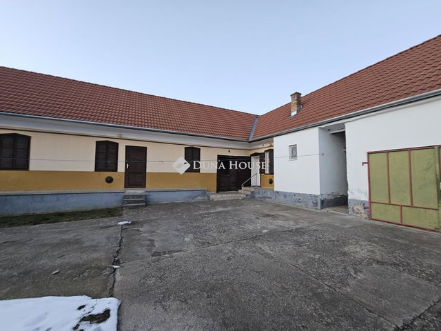 Eladó családi ház, Véménden 23.9 M Ft, 4 szobás