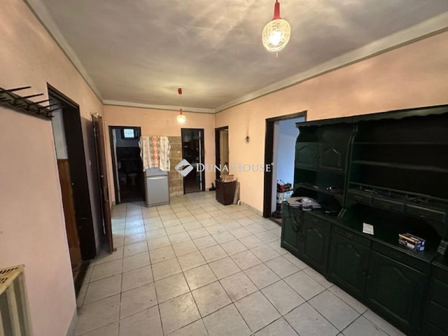 Eladó családi ház, Solton 36 M Ft, 4 szobás