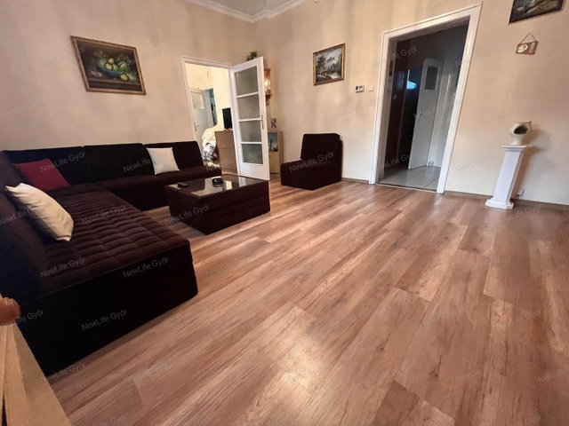 Eladó családi ház, Győrött 84.99 M Ft, 4+1 szobás