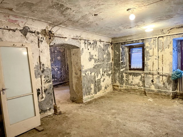 Eladó családi ház, Veszprémben 80 M Ft, 2 szobás