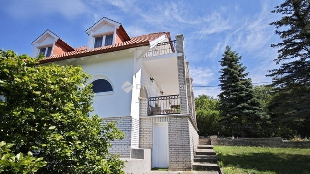 Eladó nyaraló, Szentendrén 159.9 M Ft, 4 szobás
