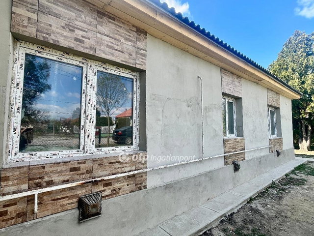 Eladó családi ház, Újszászon 34.99 M Ft, 3+1 szobás