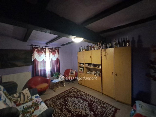 Eladó családi ház, Makón 8.9 M Ft, 2 szobás