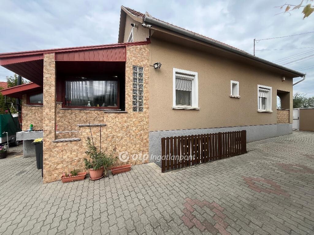 3 bed · 112m² · 87.490.000 ft