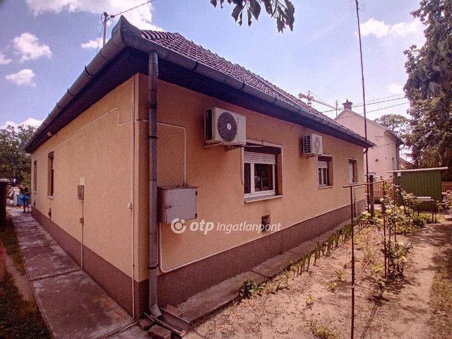 Eladó családi ház, Debrecenben 120 M Ft, 4+1 szobás
