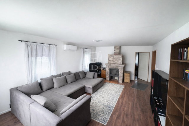 Eladó családi ház, Pócsmegyeren 77.99 M Ft, 3+4 szobás