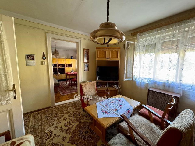 Eladó családi ház, Szegeden 63 M Ft, 2 szobás