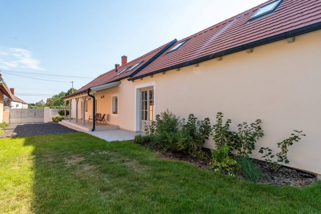 Eladó családi ház, Kisapátiban 134.9 M Ft, 4+2 szobás
