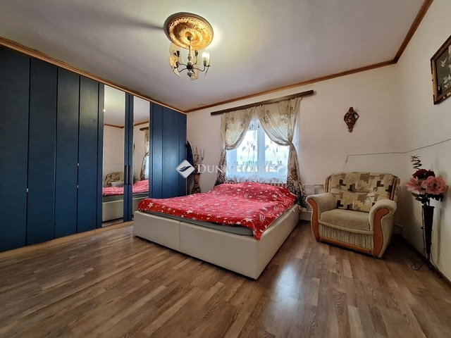 Eladó családi ház, Győrújbaráton 82.9 M Ft, 6 szobás