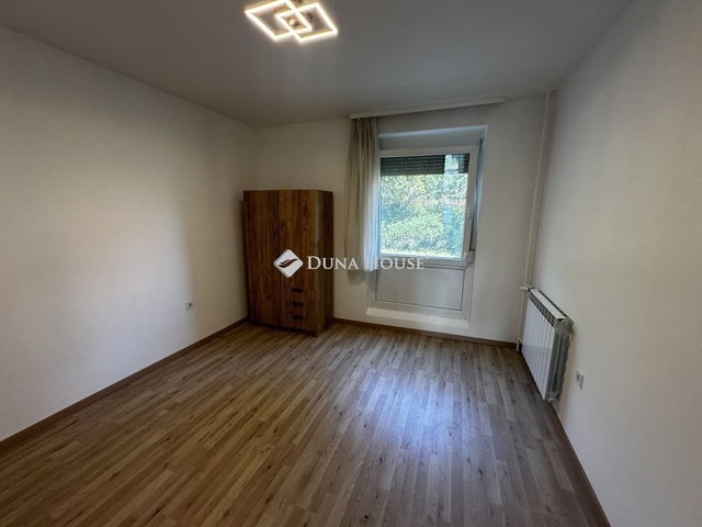 Eladó panellakás, Pécsett 42.9 M Ft, 2 szobás