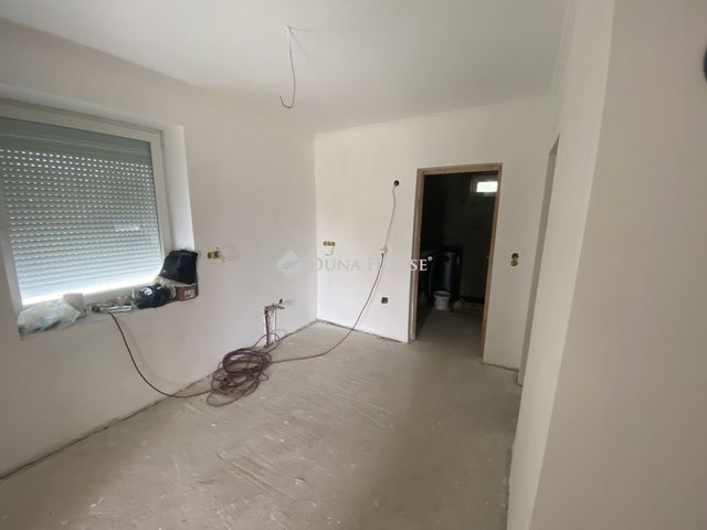 Eladó családi ház, Gombán 79.9 M Ft, 3 szobás