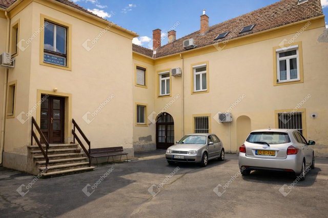 Eladó téglalakás, Sopronban 35 M Ft, 1 szobás