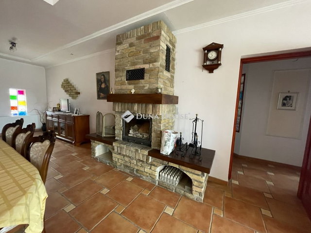 Eladó családi ház, Kerekegyházán 160 M Ft, 8 szobás