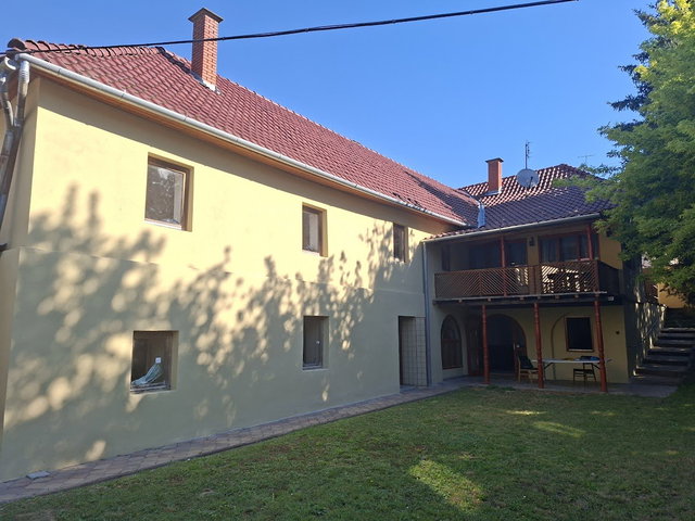 Eladó családi ház, Hőgyészen 65 M Ft, 3+2 szobás