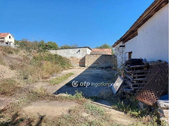 Eladó családi ház, Báron 18 M Ft, 4 szobás