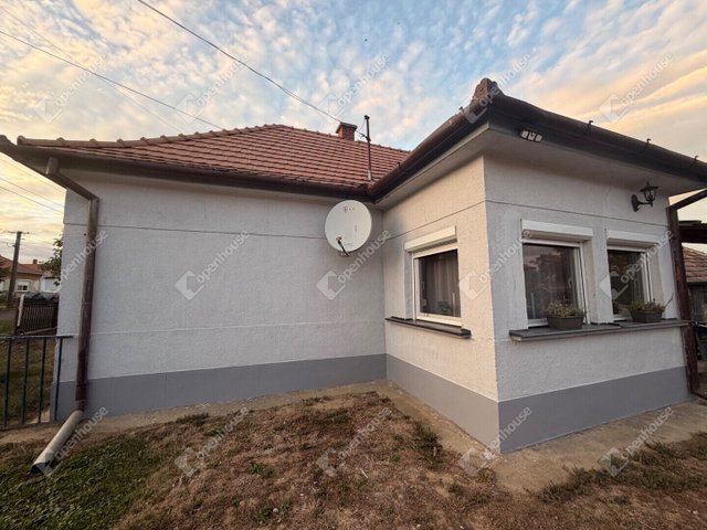 Eladó családi ház, Sármelléken 39.9 M Ft, 2 szobás