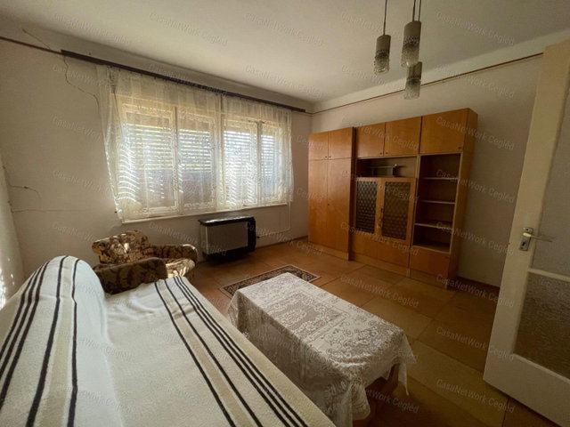 Eladó családi ház, Szolnokon 28 M Ft, 3 szobás