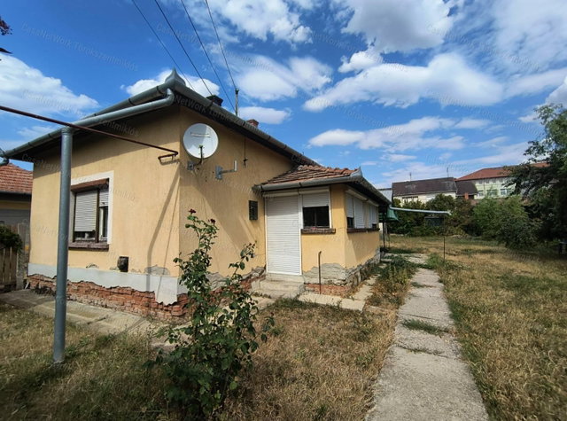 Eladó családi ház, Törökszentmiklóson 18.8 M Ft, 1+1 szobás